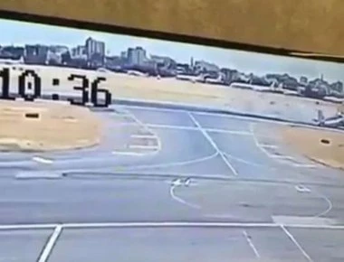 Σοκαριστικό βίντεο από την σύγκρουση δύο αεροπλάνων στον αεροδιάδρομο (βίντεο)